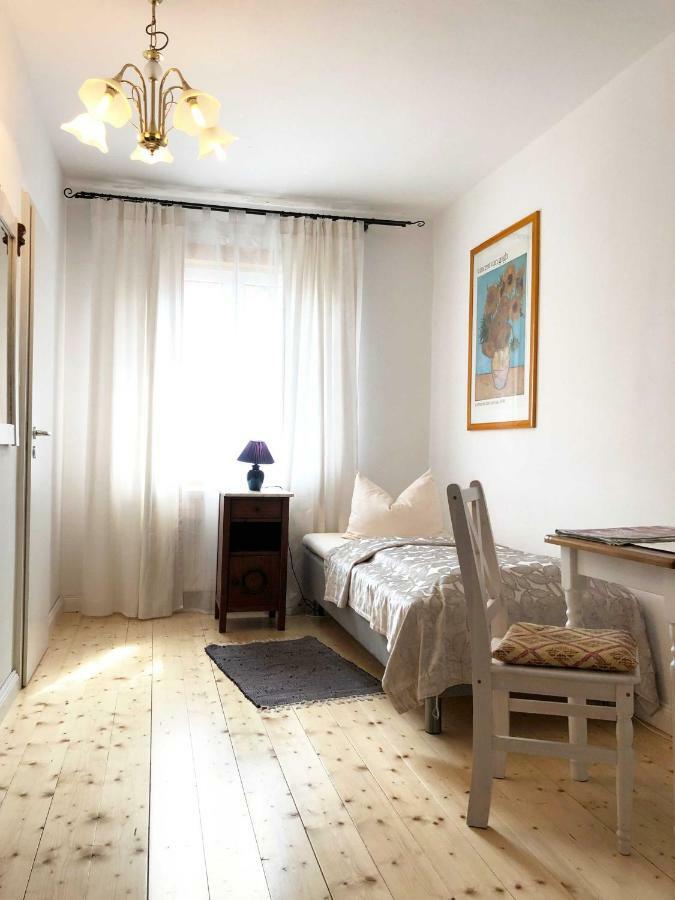 Single Room,630920394:JPEG