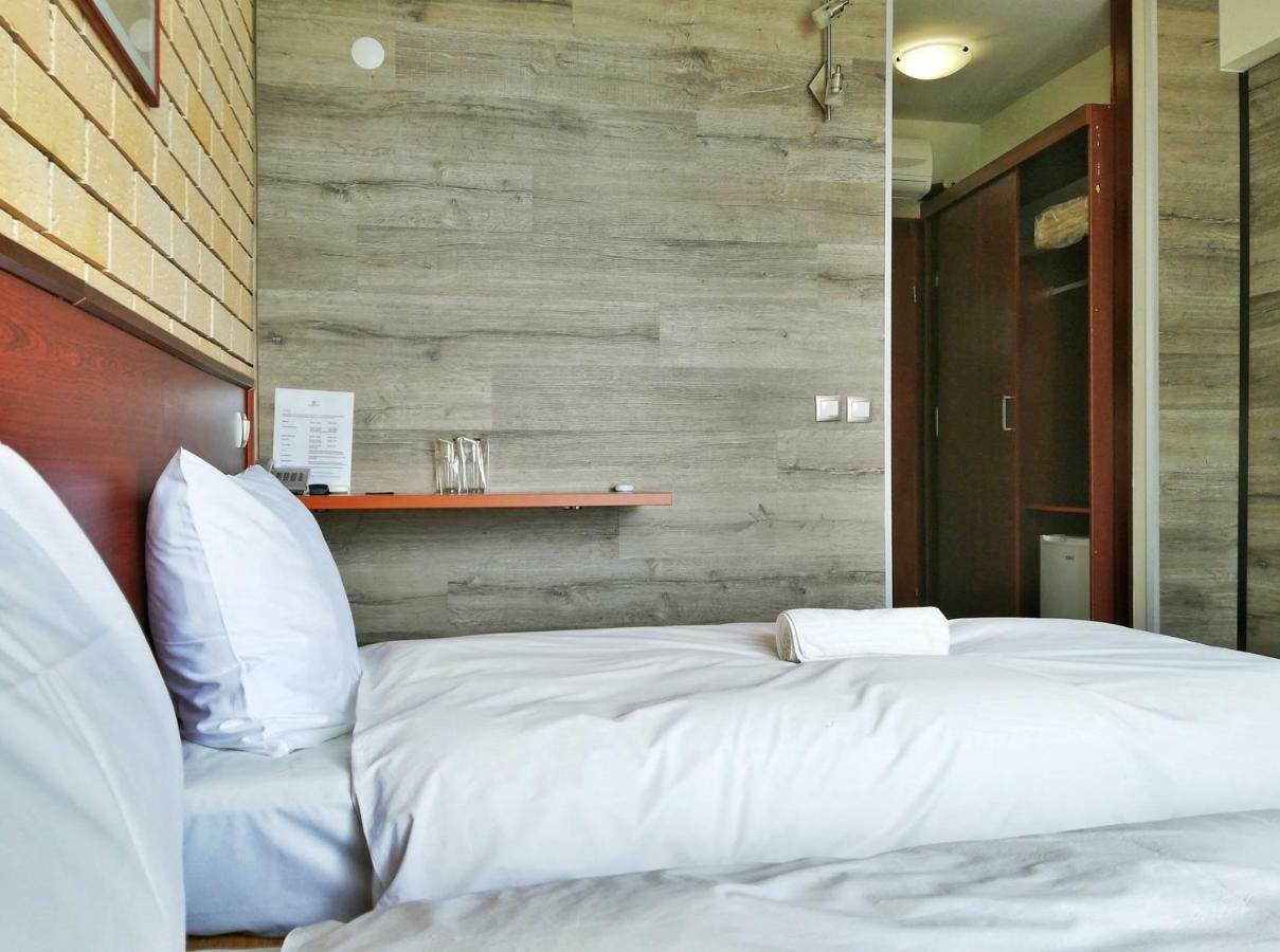 Double or Twin Room,786235209:JPEG