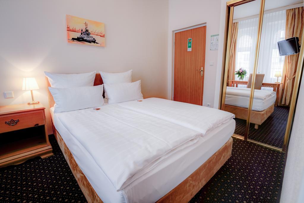 Standard Room Queen-size Bed