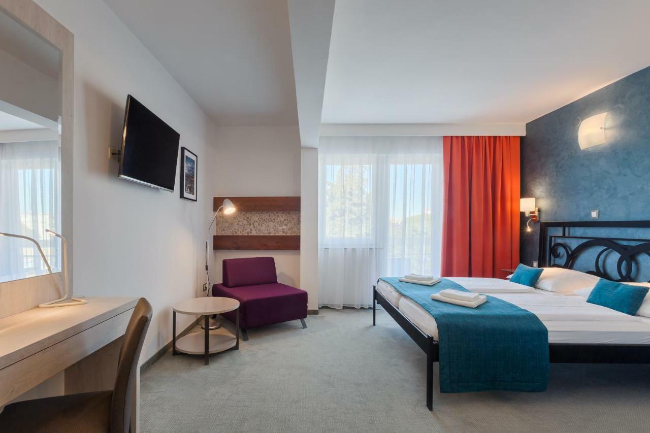 Superior Double Room with Balcony,790906215:JPEG