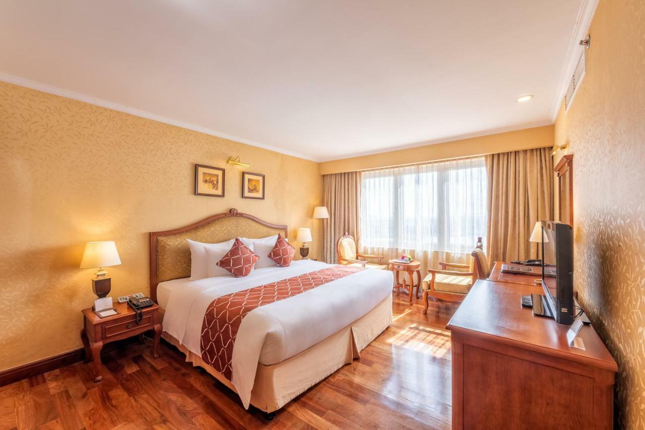 Senior Deluxe King City View or River View