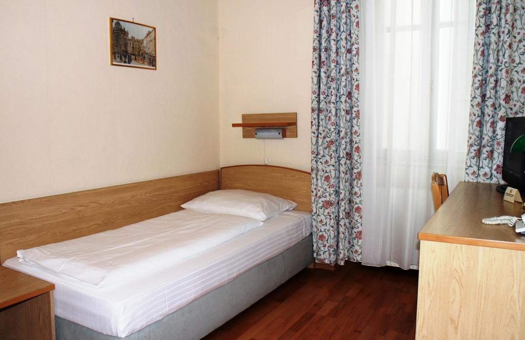 Single Room,79138317:JPEG
