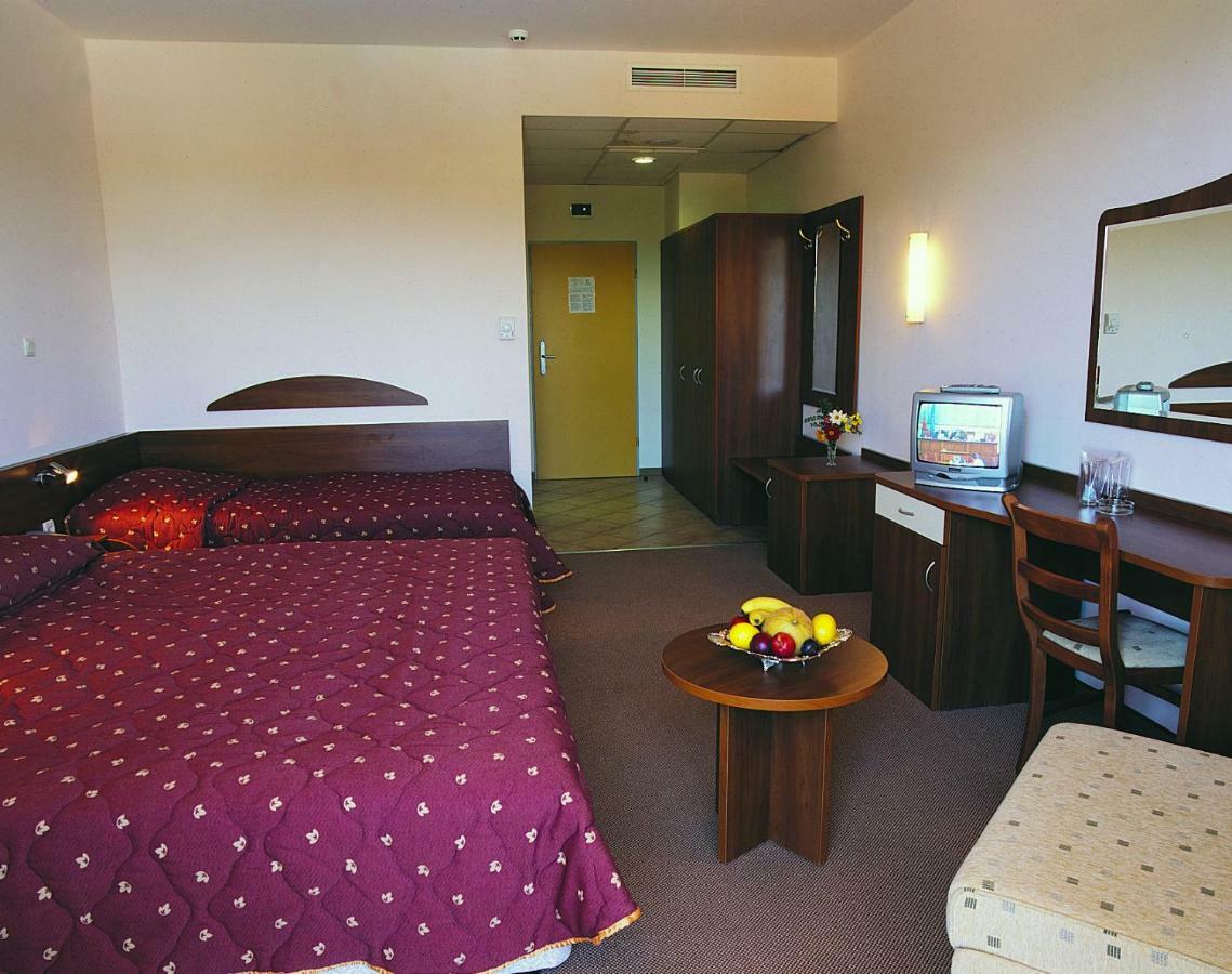 Deluxe Double Room with Balcony ( 3 Adults),791372718:JPEG