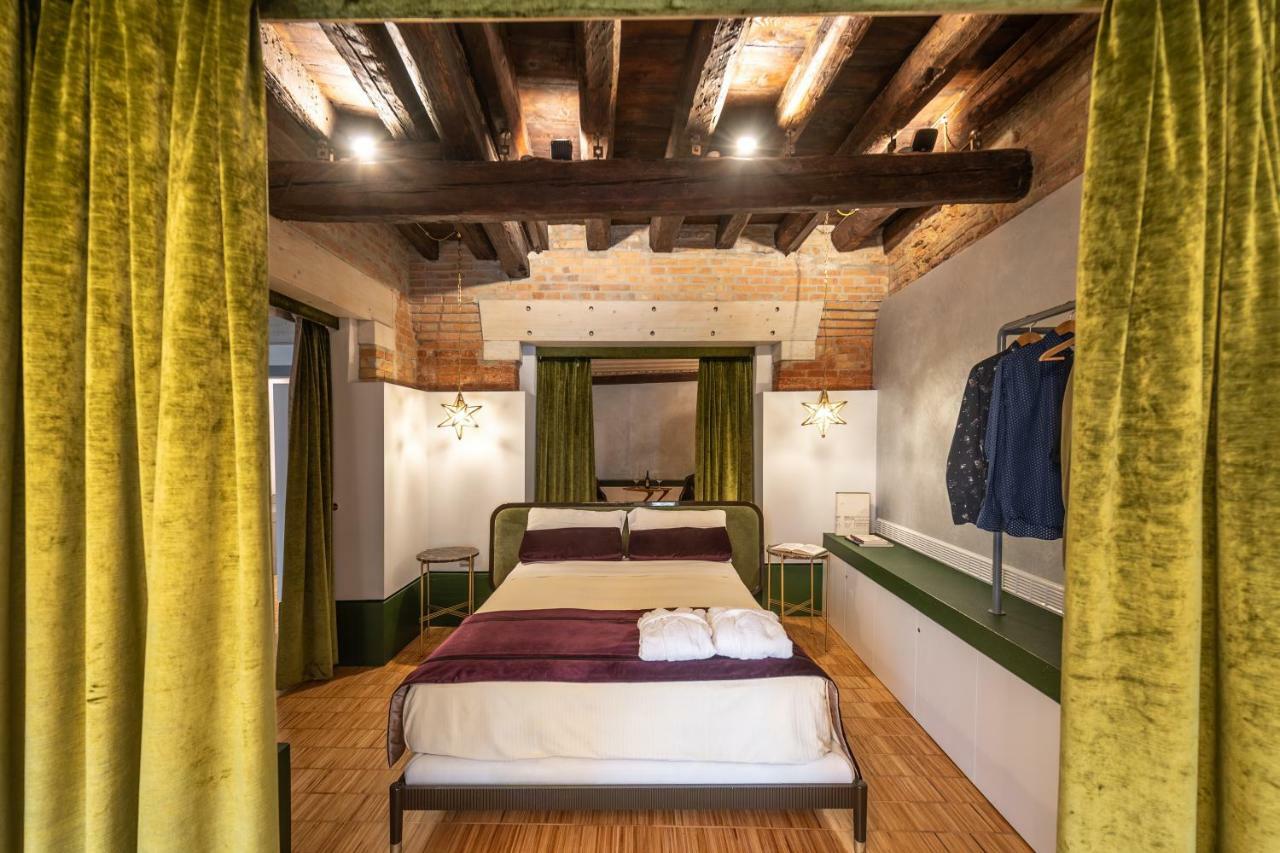 Apartment on the Grand Canal