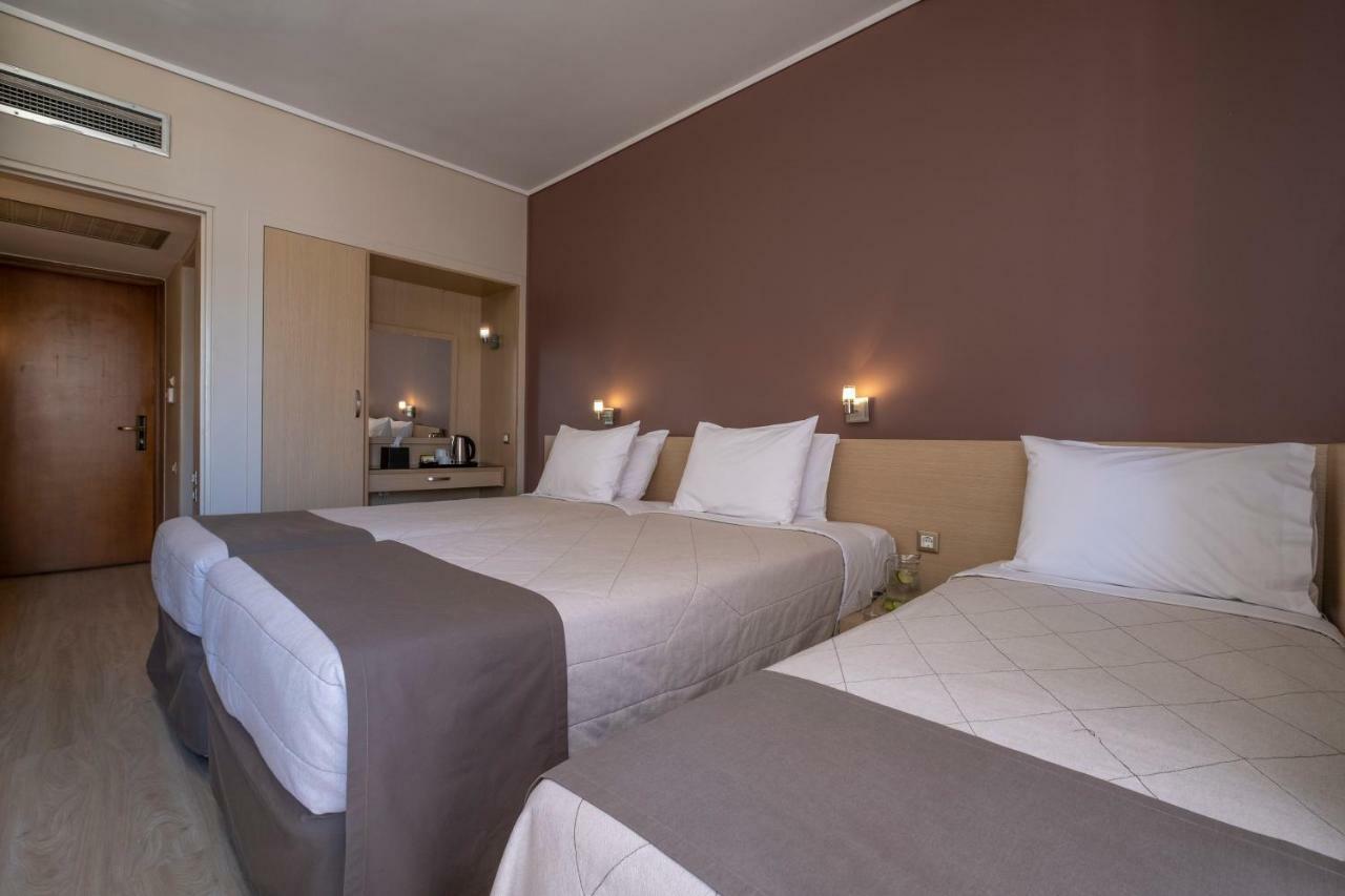 Twin room extra bed view to the Acropolis