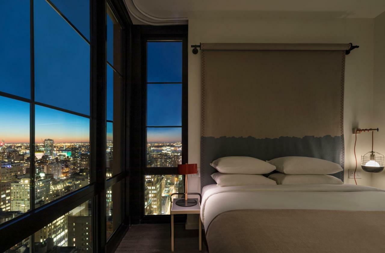 King Room with Landmark View - Hearing Accessible