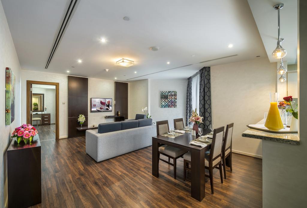Deluxe Three-Bedroom Apartment,1742893986:JPEG