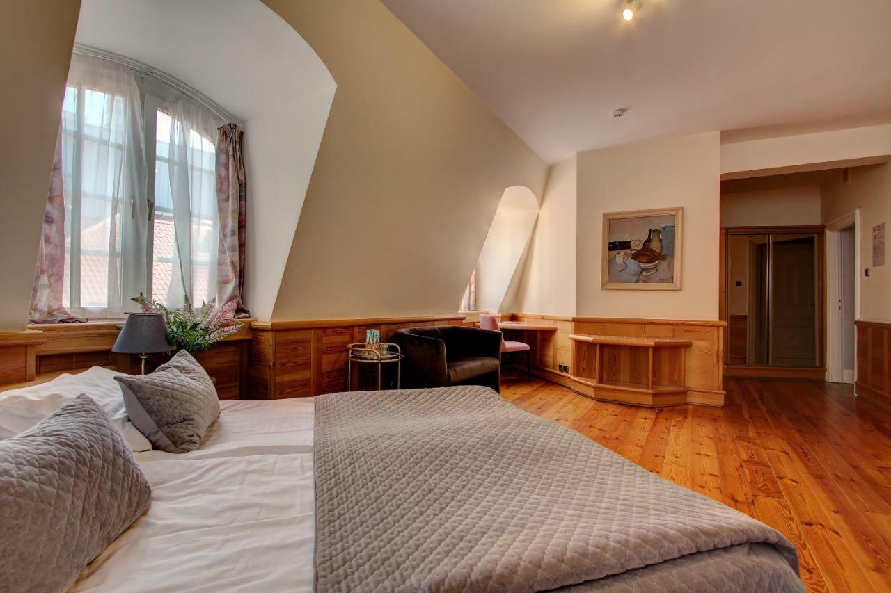 Family Room,815731358:JPEG