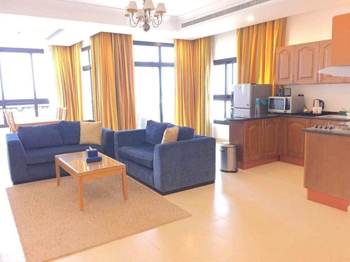 Sandy Shore Three Bedroom Suite on F&B Heart of Kite Beach
