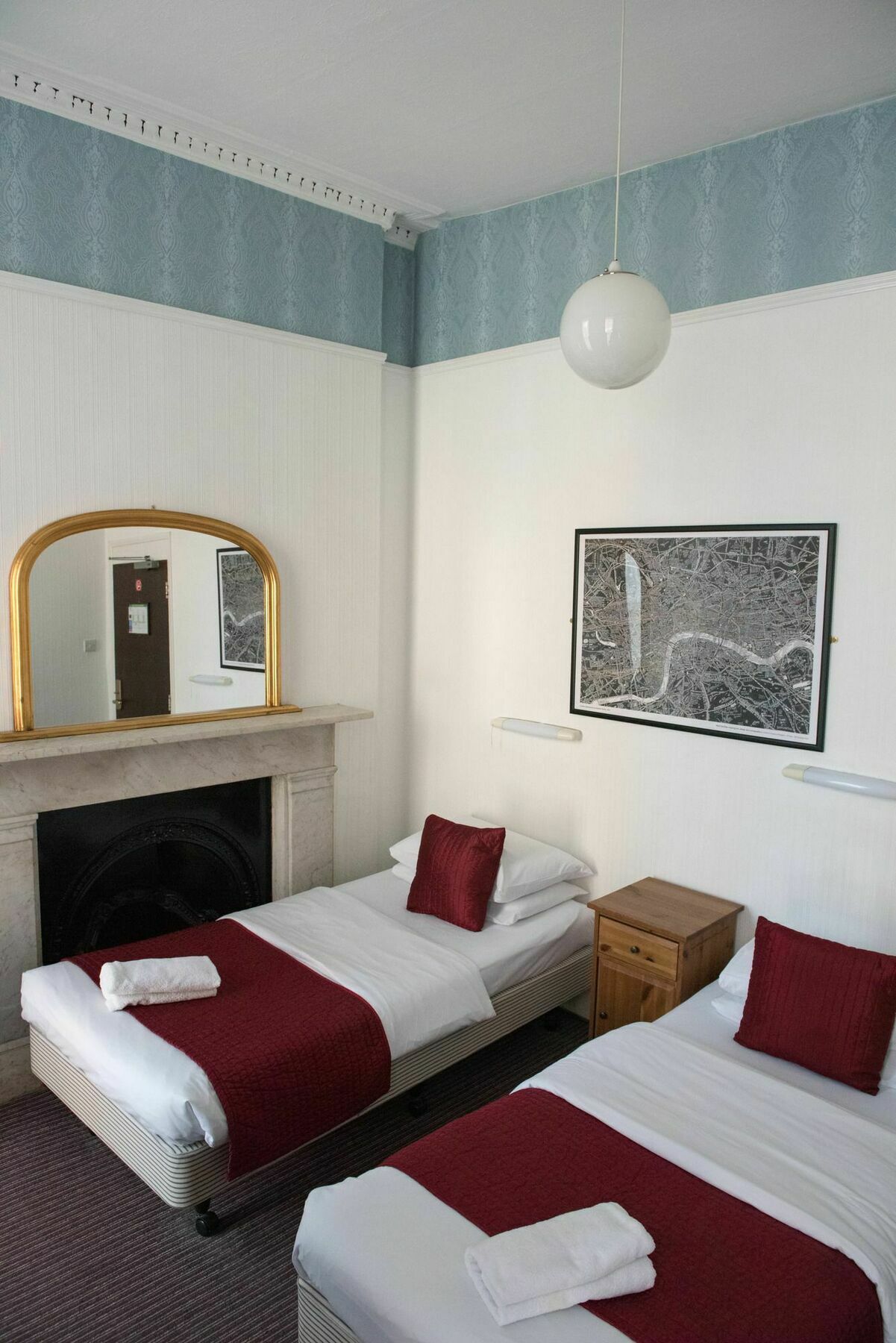 Twin Room,1600557555:JPEG