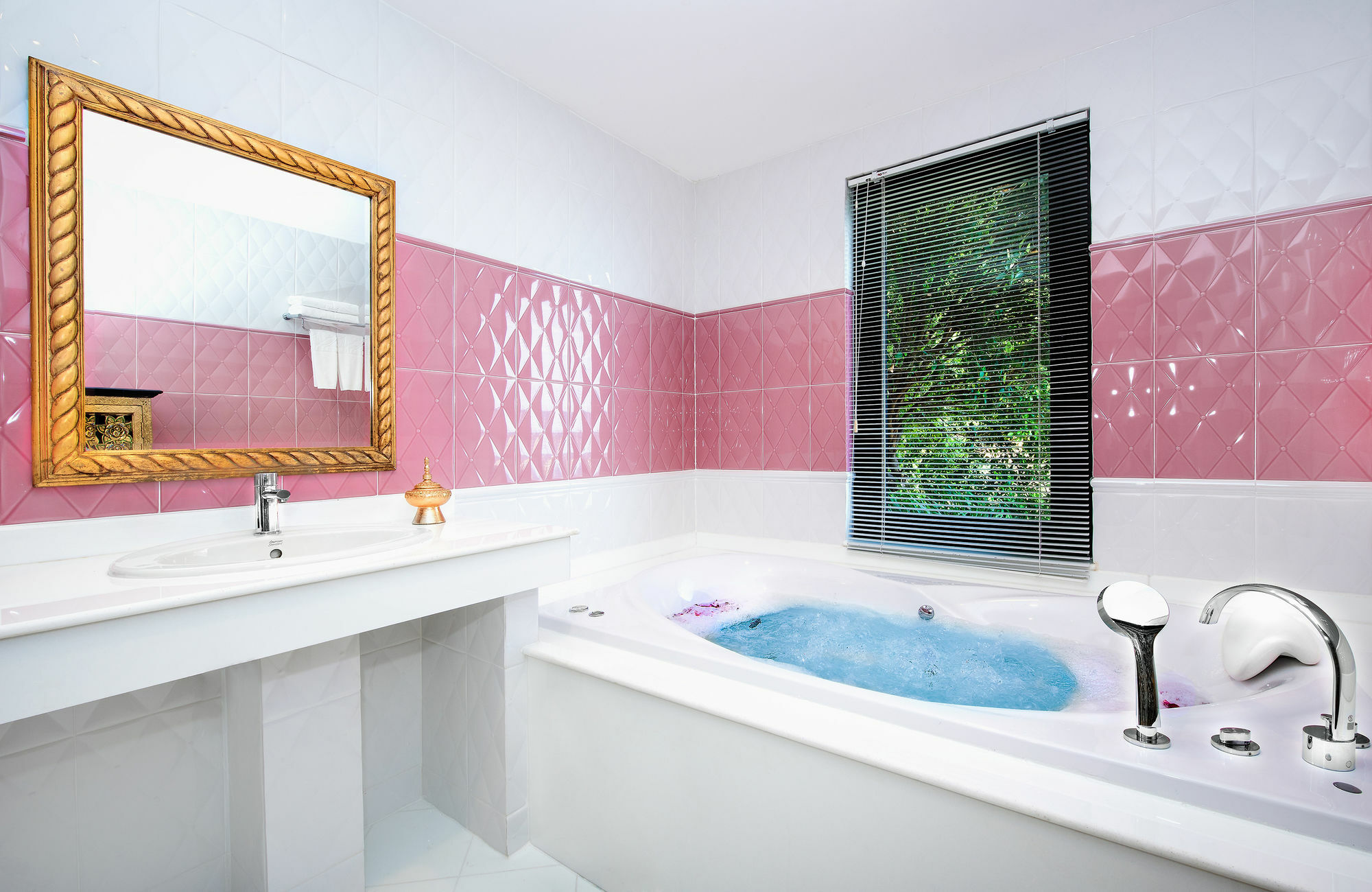Royal Suite with Sea View 2 Bedrooms