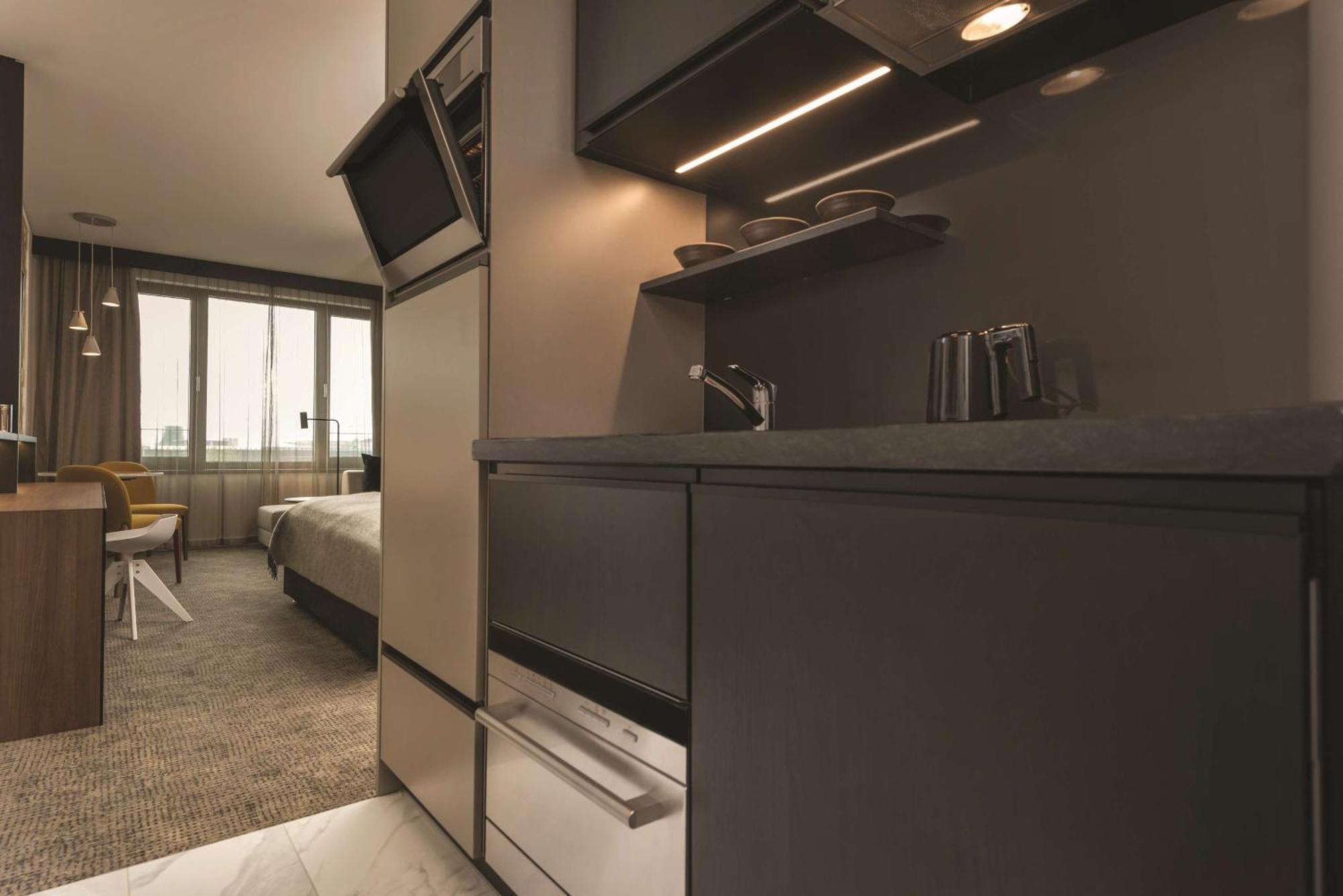 Standard Studio,824873222:JPEG