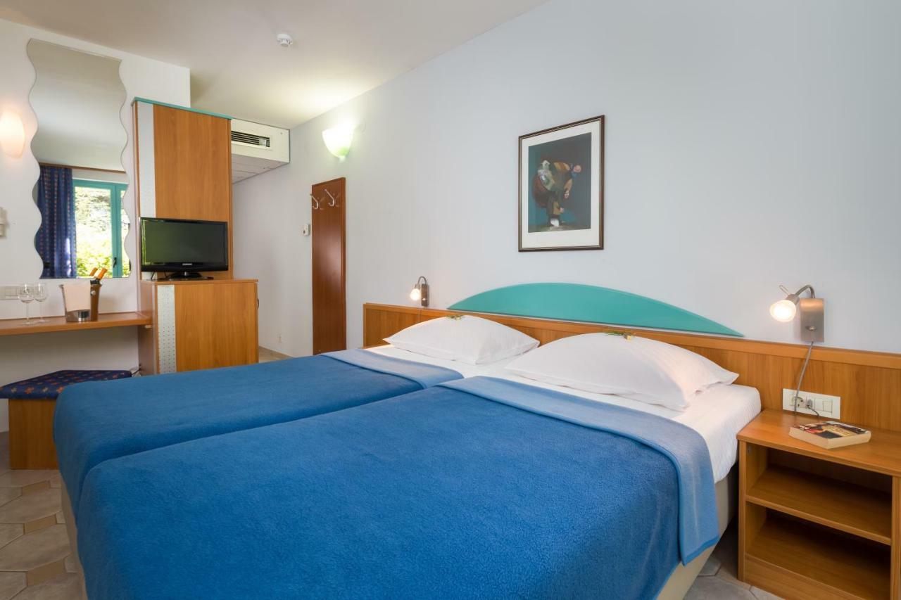 Double or Twin Room with Extra Bed,1022670661:JPEG