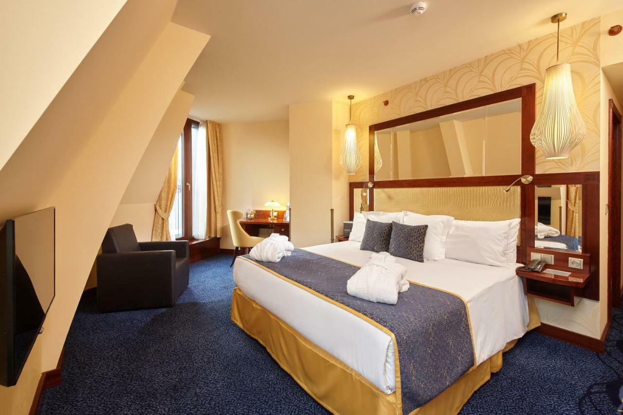 Executive Double Room with Castle View,1216470340:JPEG