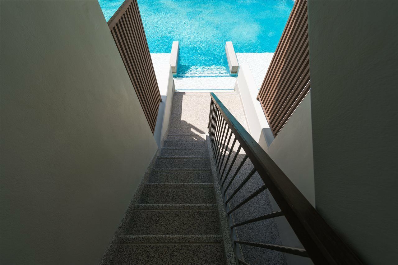 Upper Pool Access Room,1111738476:JPEG