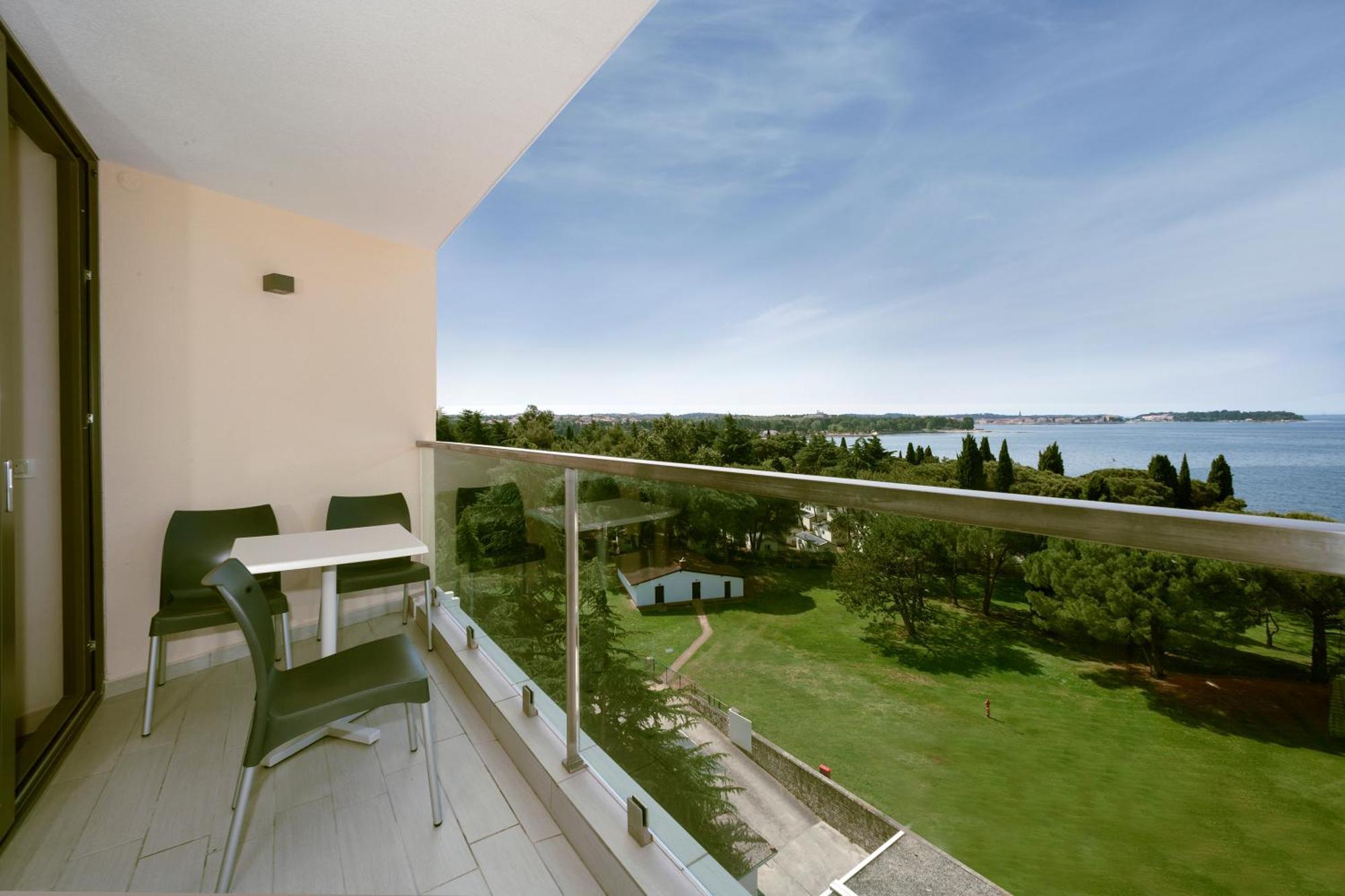 Superior Room with Balcony and Sea View - extra bed