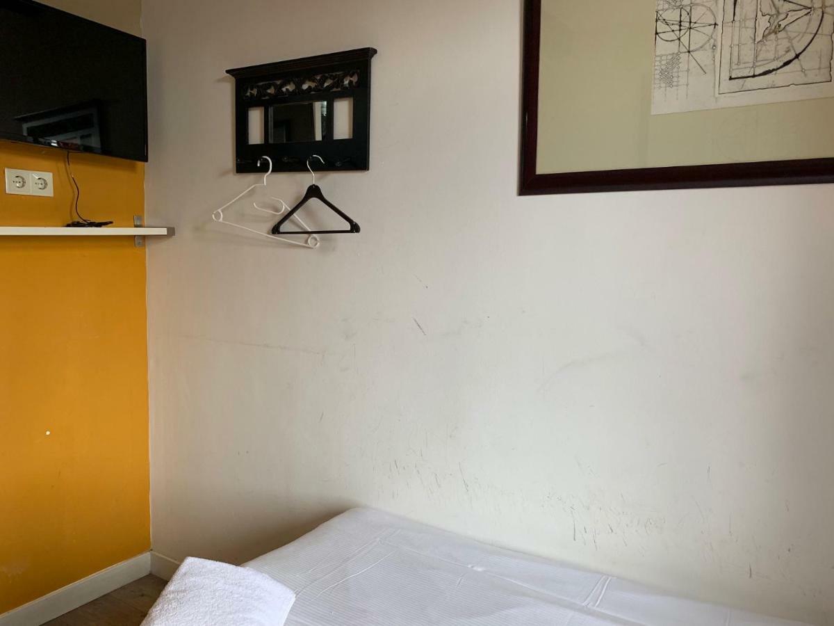 Single Room Private External Bathroom