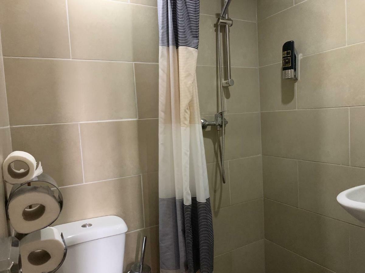 Single Room Private External Bathroom