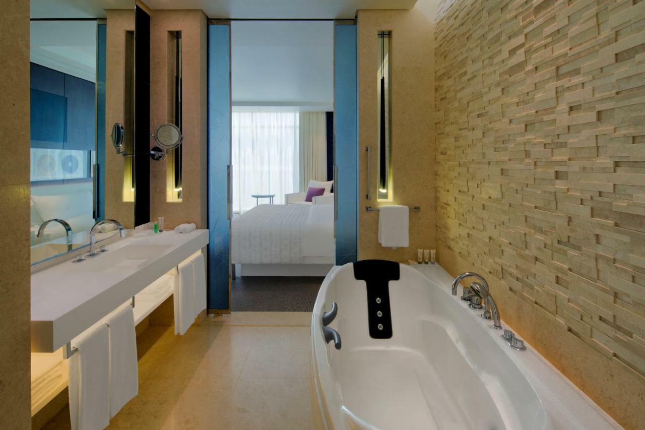 Le Royal Club Twin Room Larger Room Executive Lounge Access,969710728:JPEG