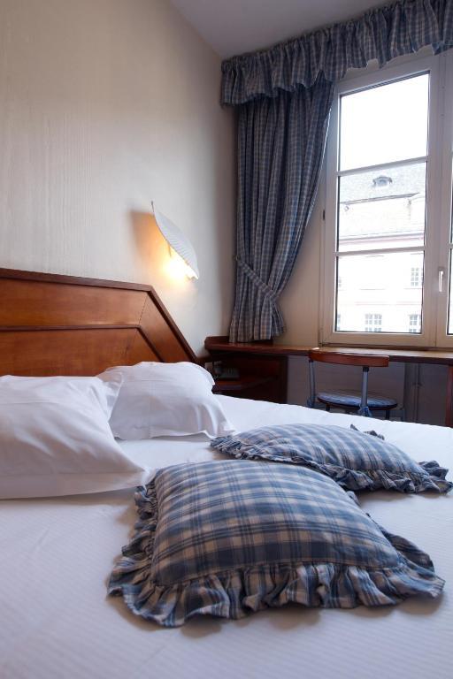 Cosy Single Room French Double Bed