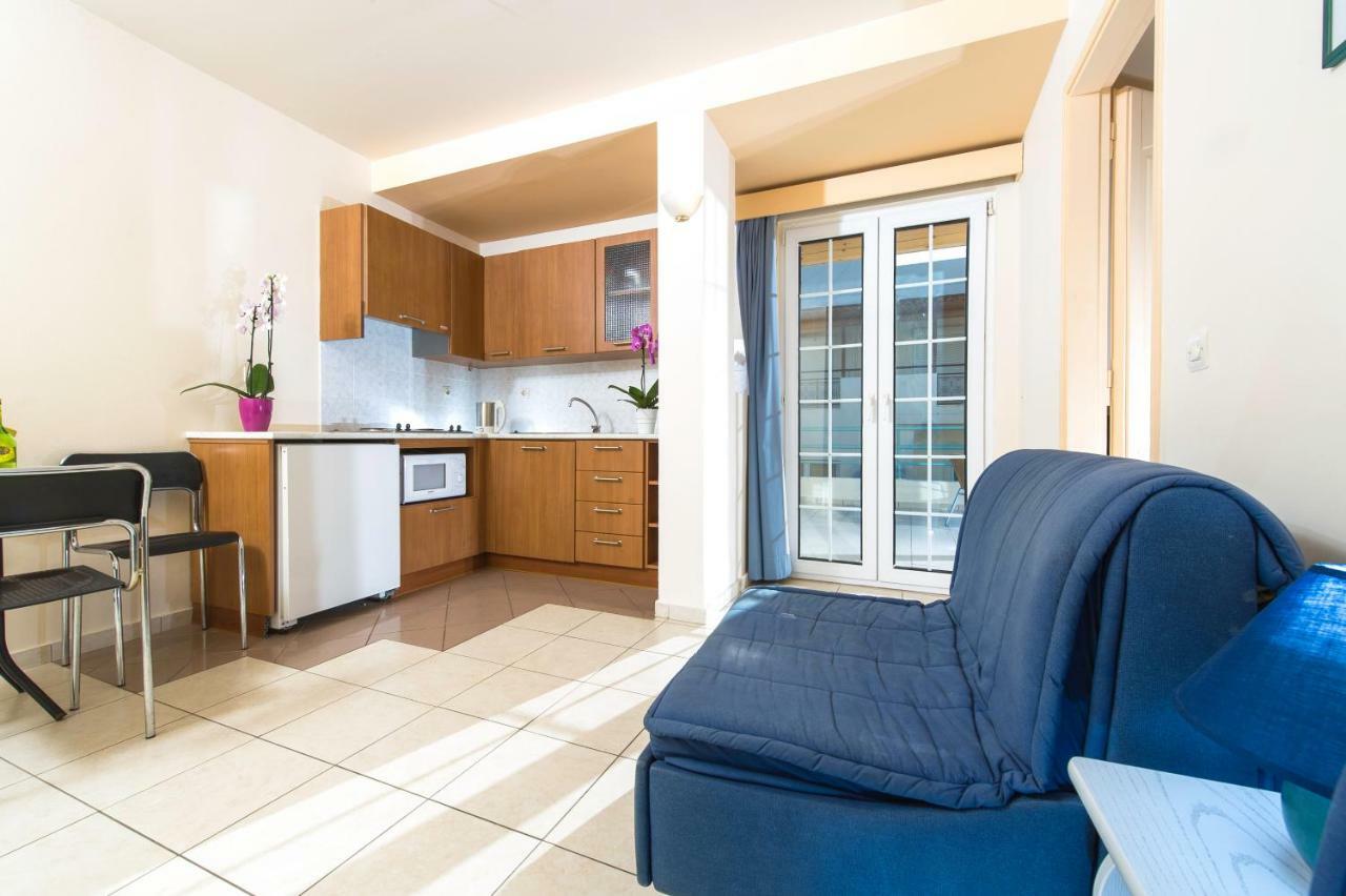 Apartment,884957647:JPEG