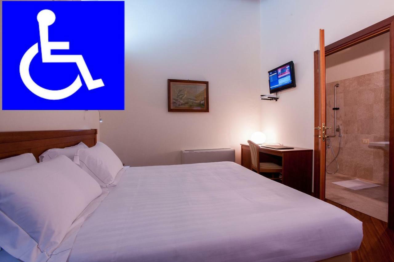 Double or Twin Room - Disability Access,1559587156:JPEG