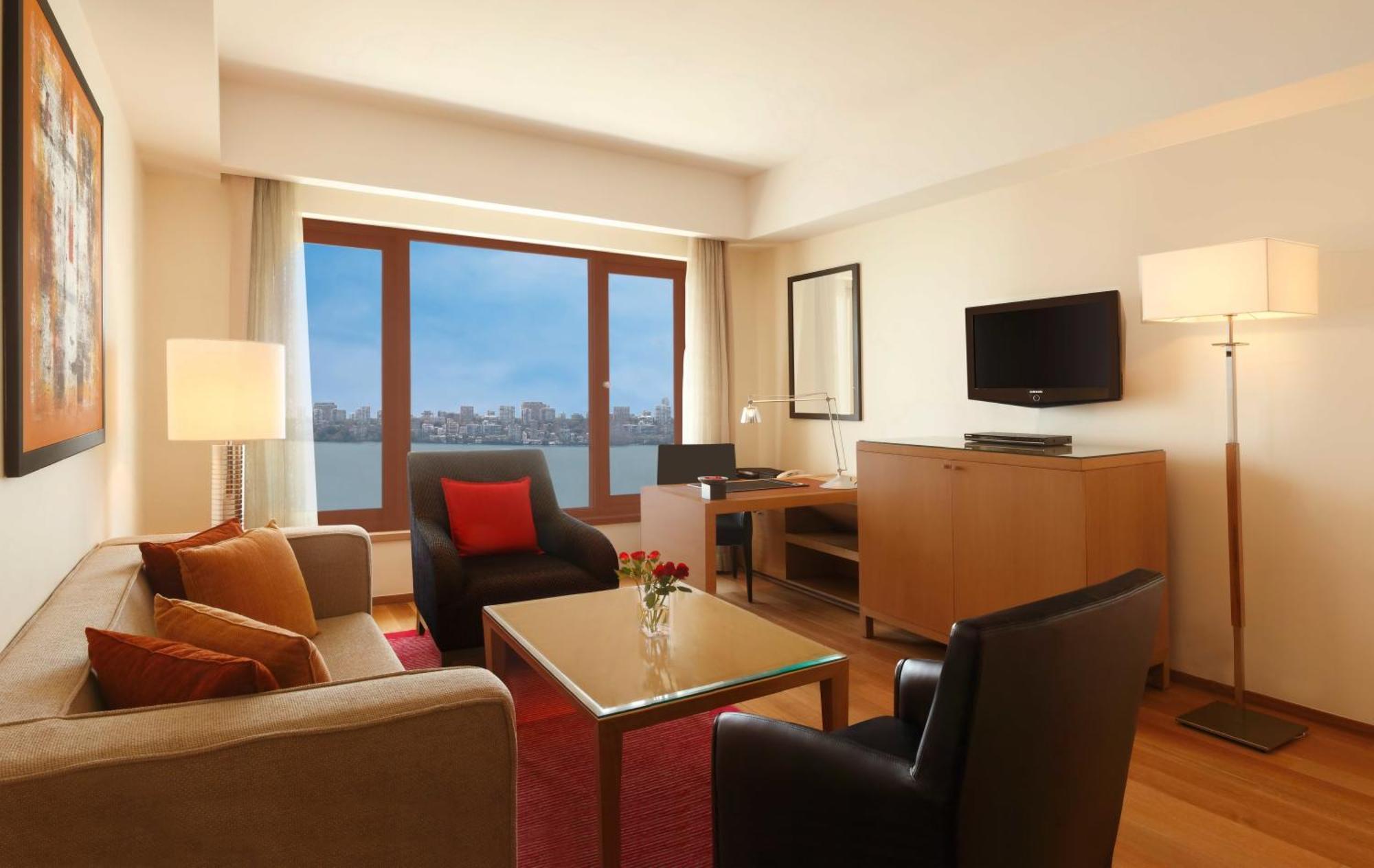 Executive Suite,1277658256:JPEG