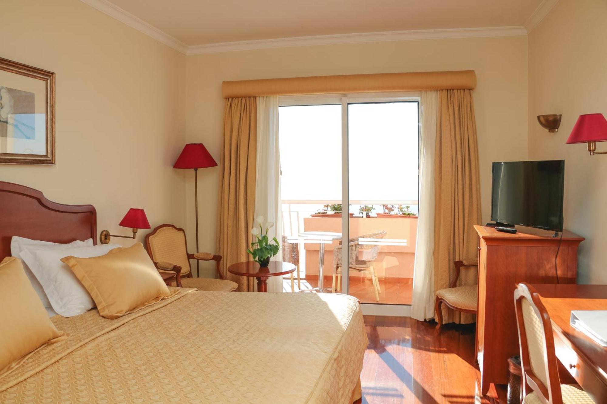 Double or Twin Room Sea View