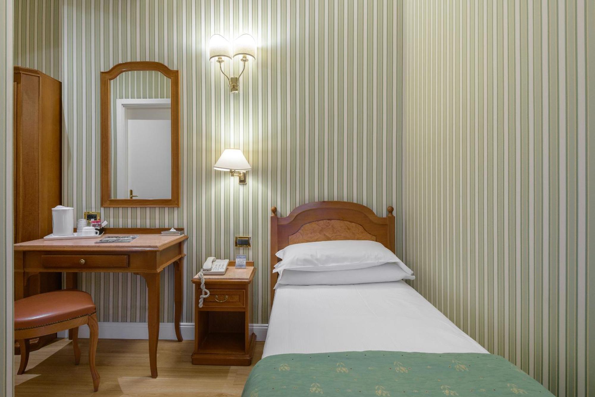 Single Room,682099467:JPEG