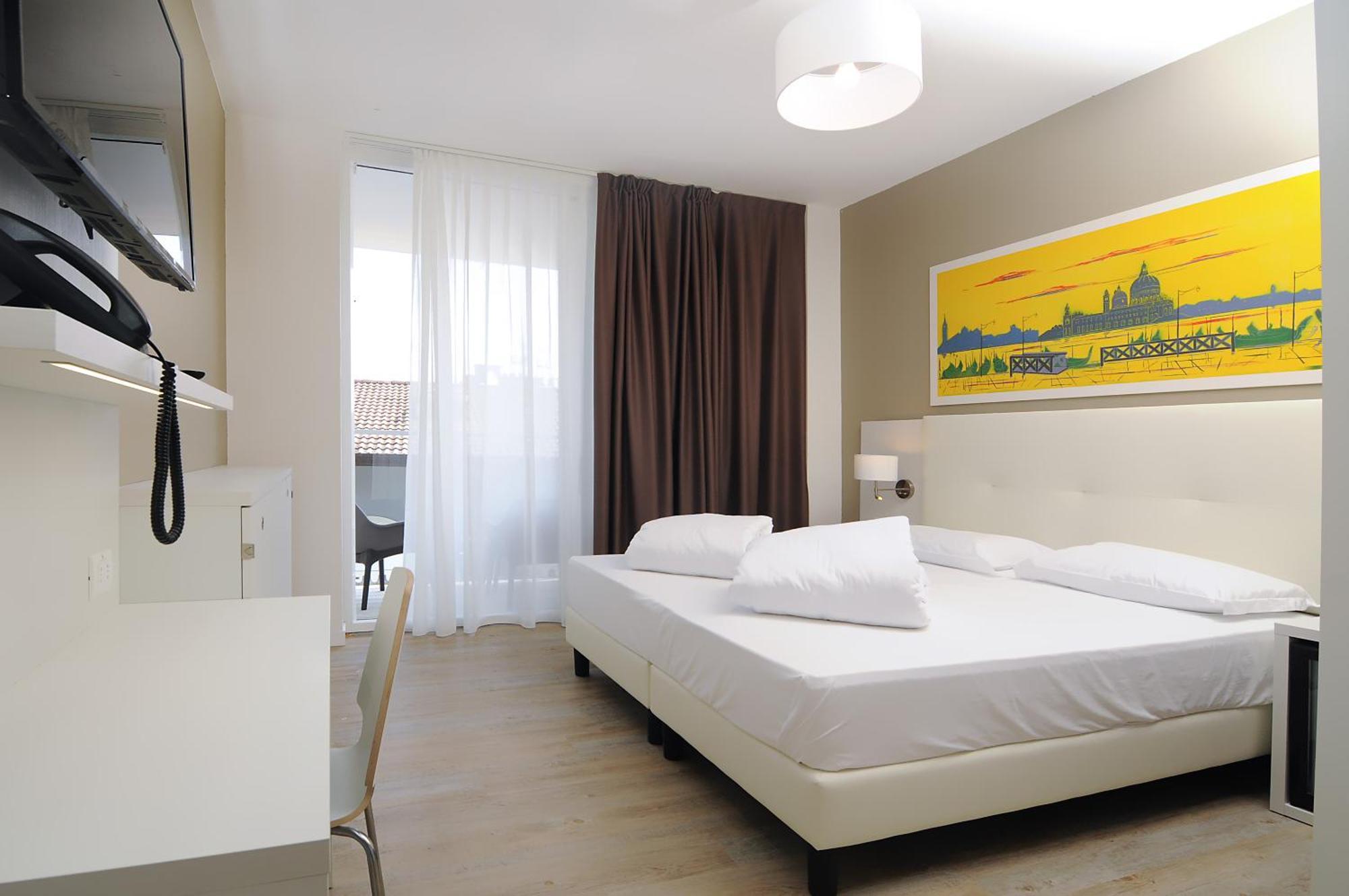 Double Room with Balcony,669976413:JPEG