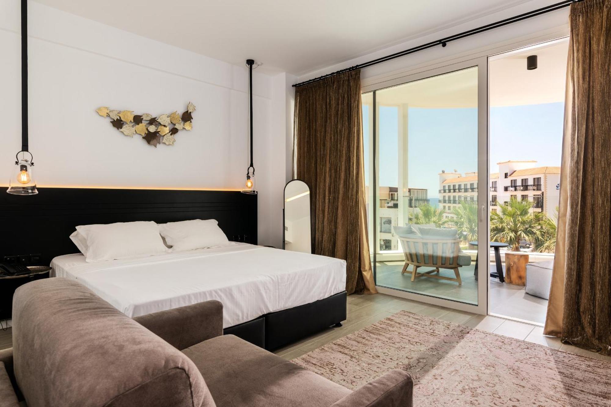 Triple Room with Balcony,895599796:JPEG