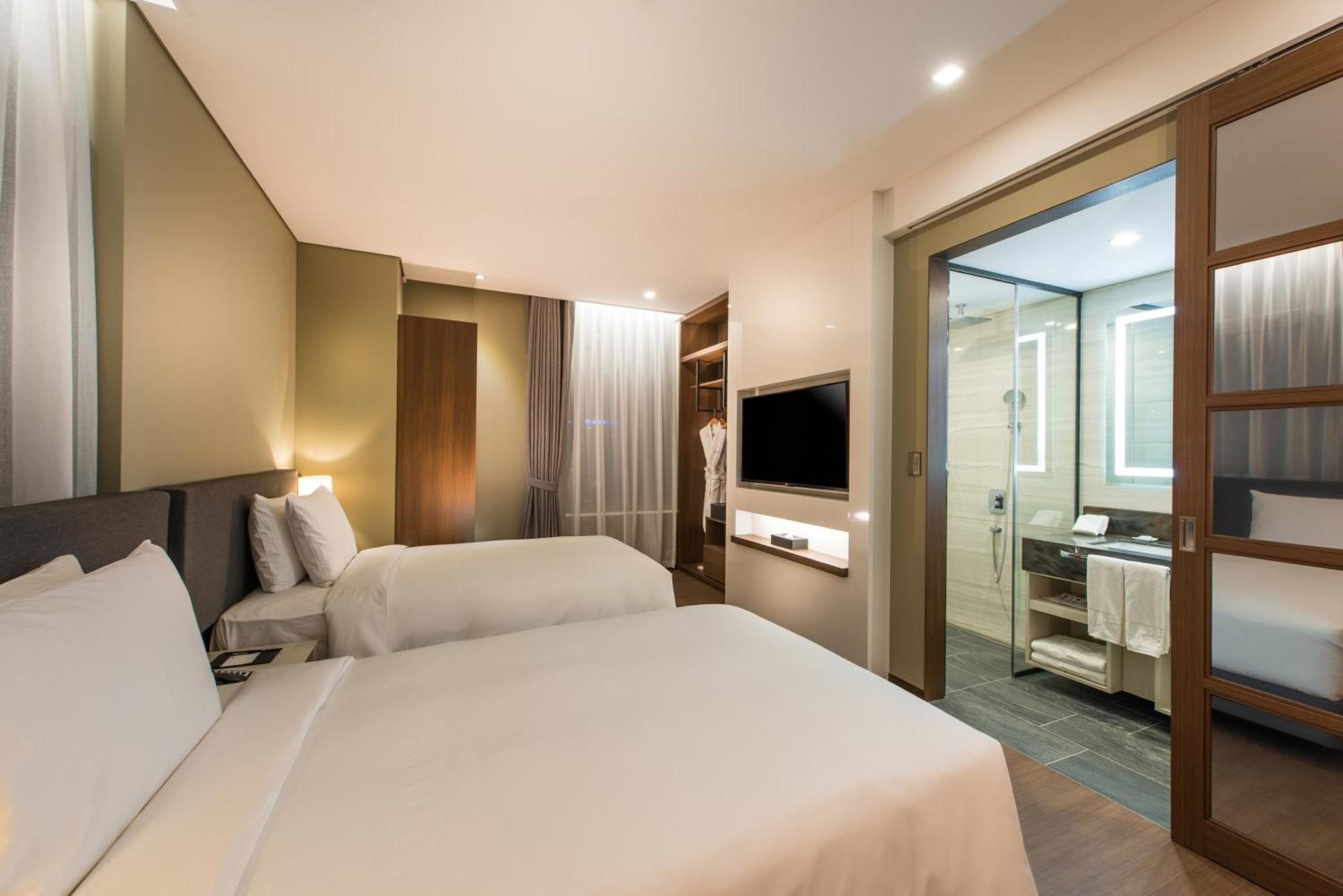 Staycation Standard Twin Upgrade to Deluxe Twin