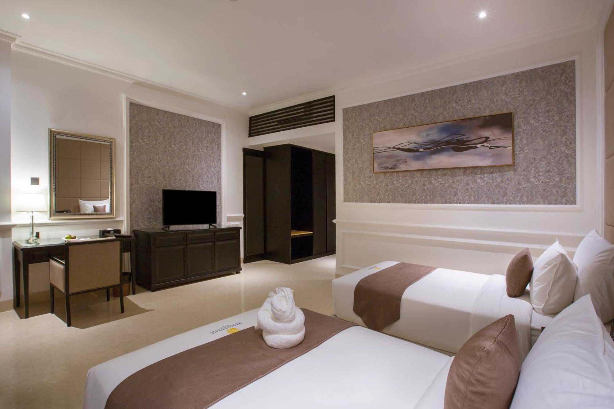 Executive Room Pool Access