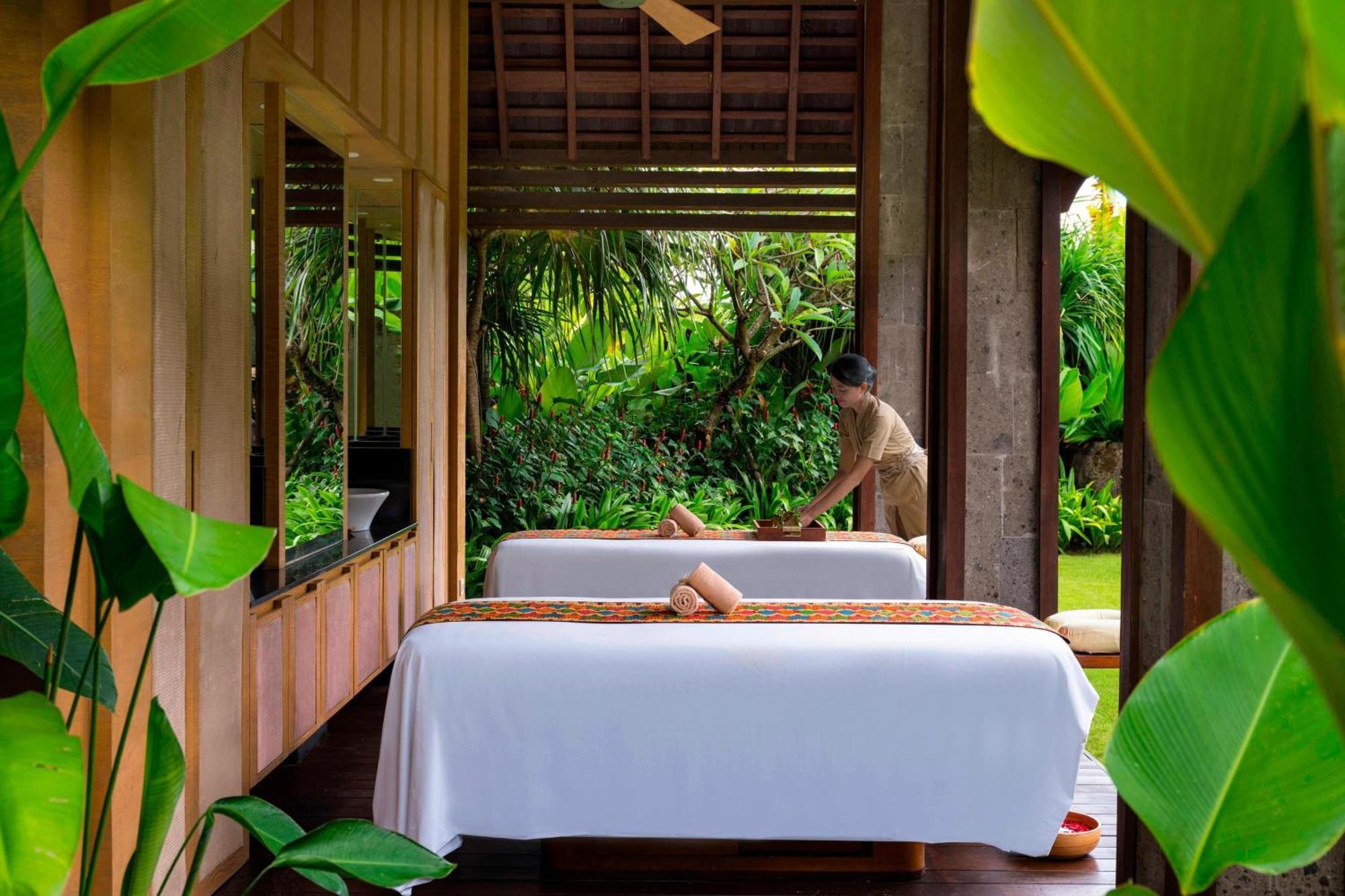 Oceanfront Three-Bedroom Private Pool Villa Daily Resort Activity