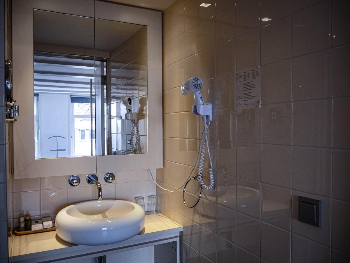 Standard Double Room with External Toilet