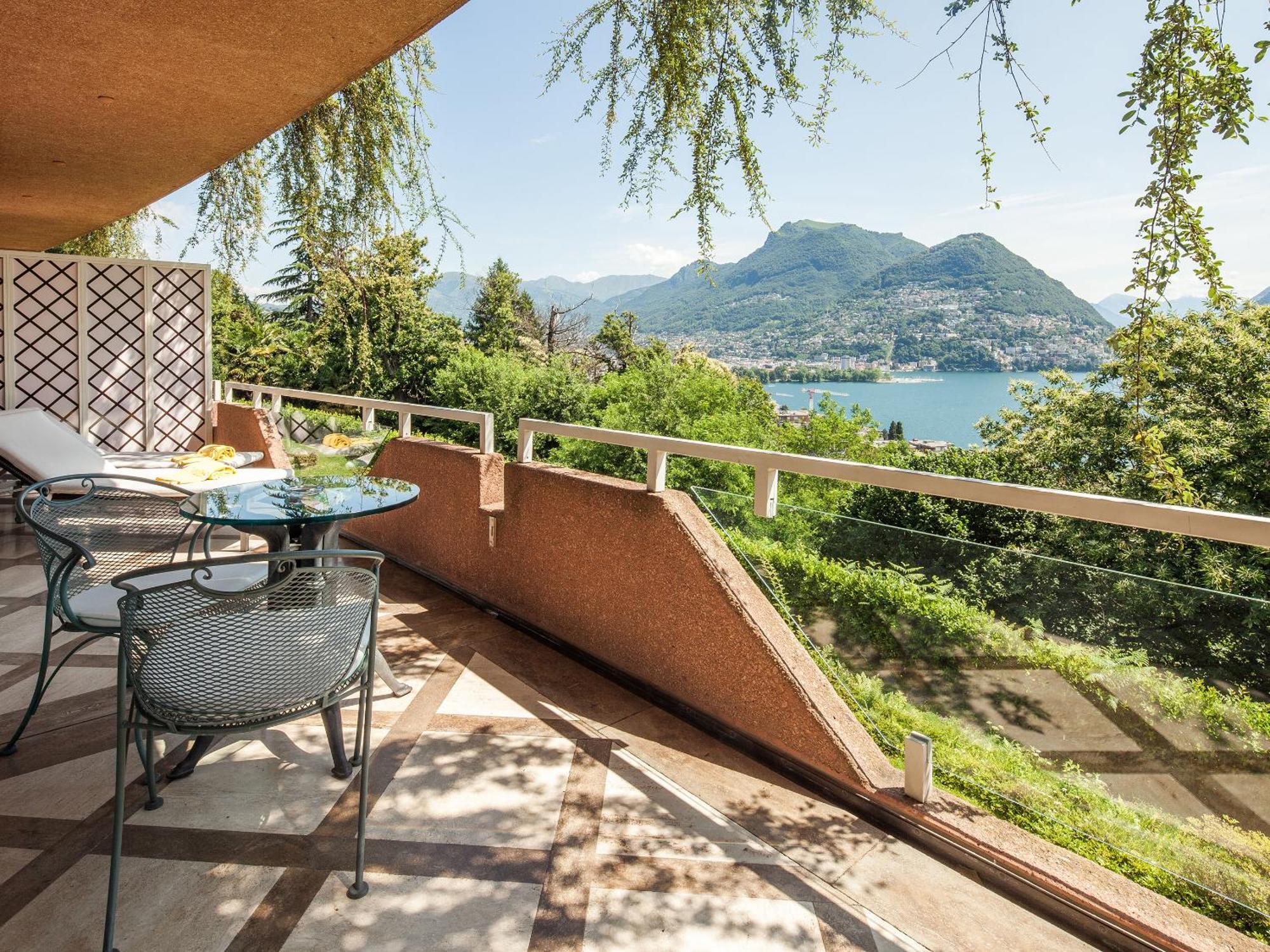 Svit Signature Lake med balkong och privat tillgång till spaet