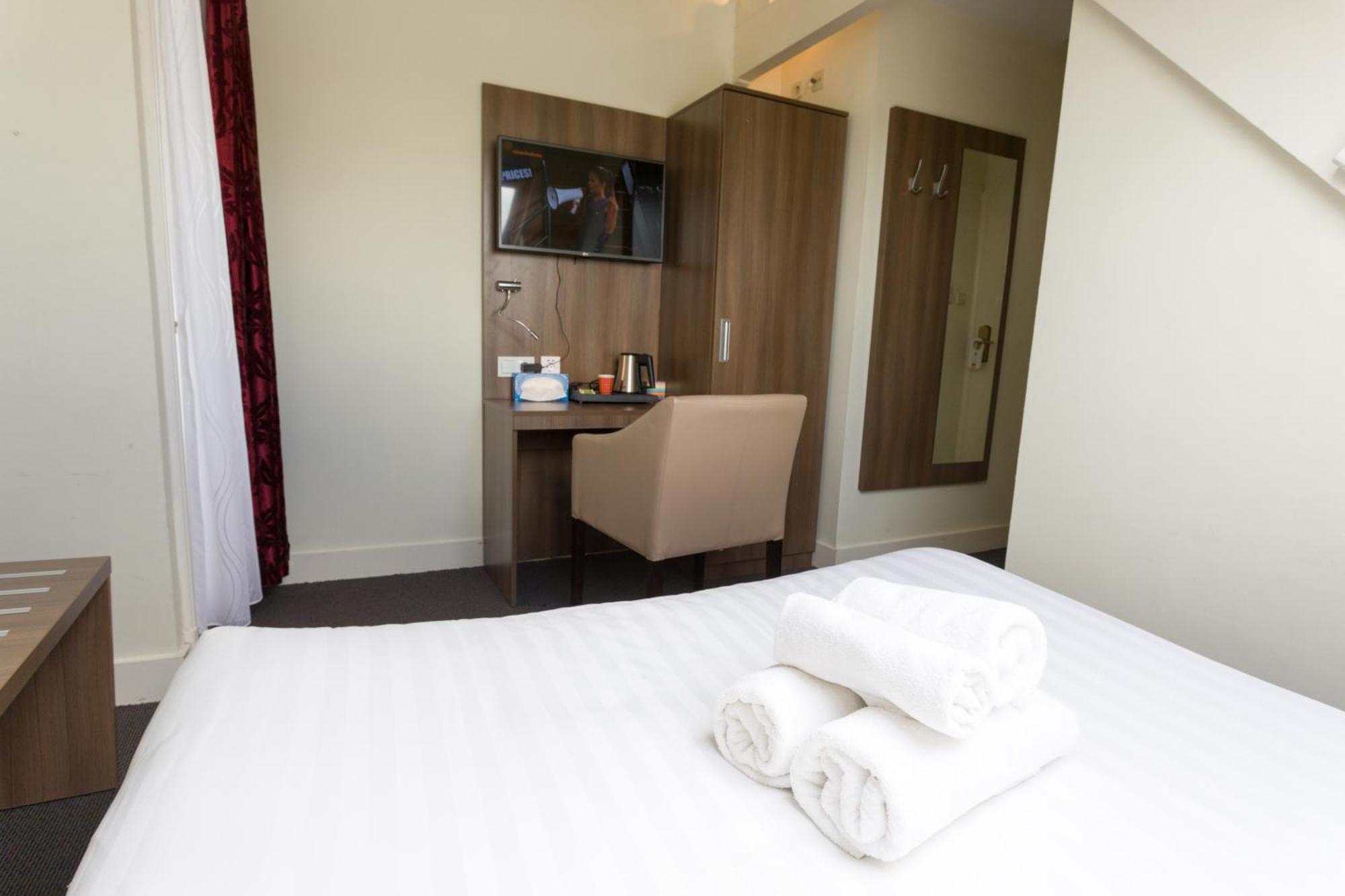 Superior Double Room Bath