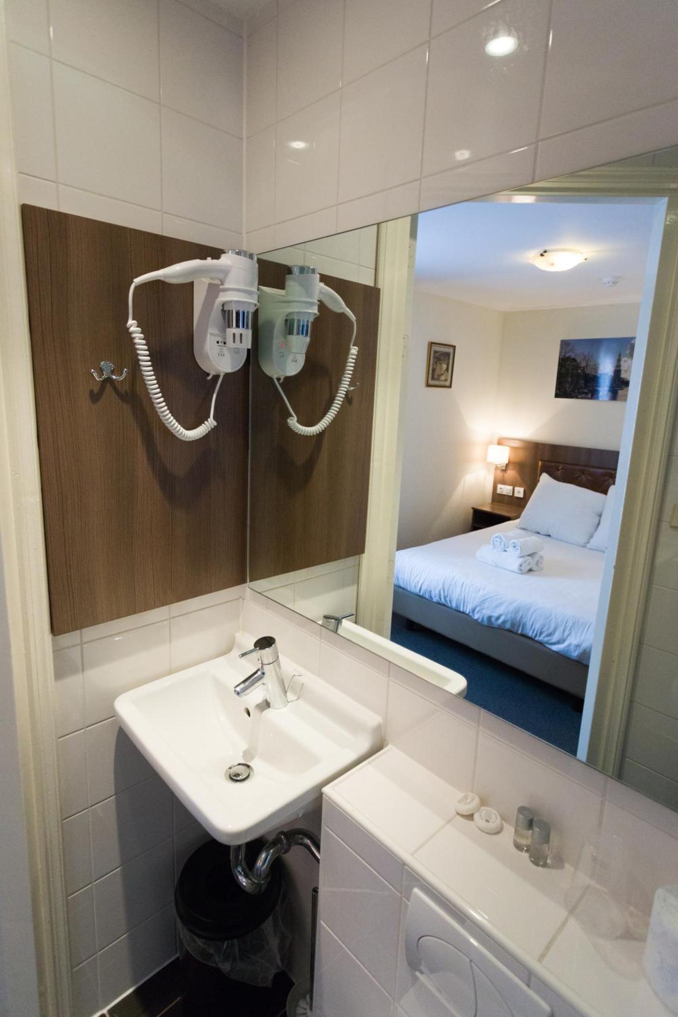 Standard Single Room Shower