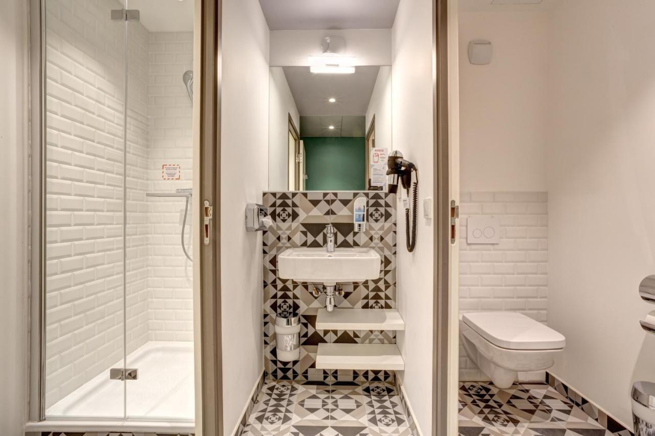 5-Bed Room