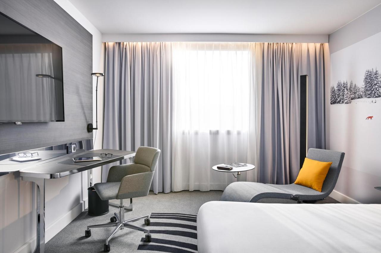 Executive Queen Room Sofa Bed