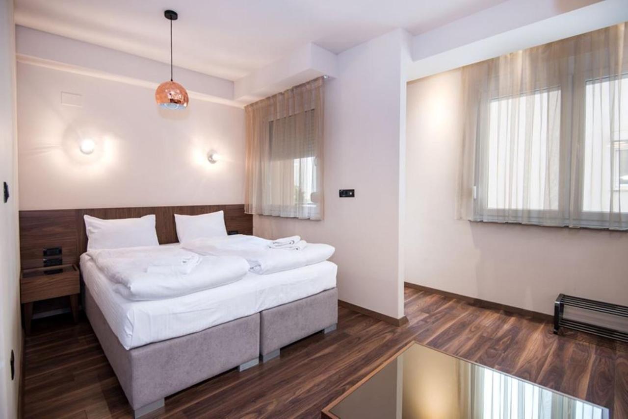 Premier One-Bedroom Apartment,973961599:JPEG