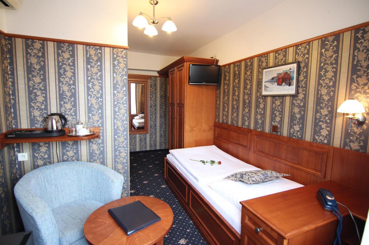 Single Room with Private Bathroom,220884041:JPEG
