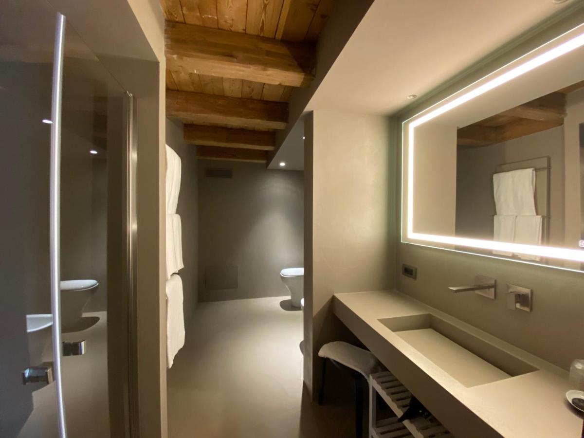 Deluxe Double or Twin Room with Spa Access,974657158:JPEG