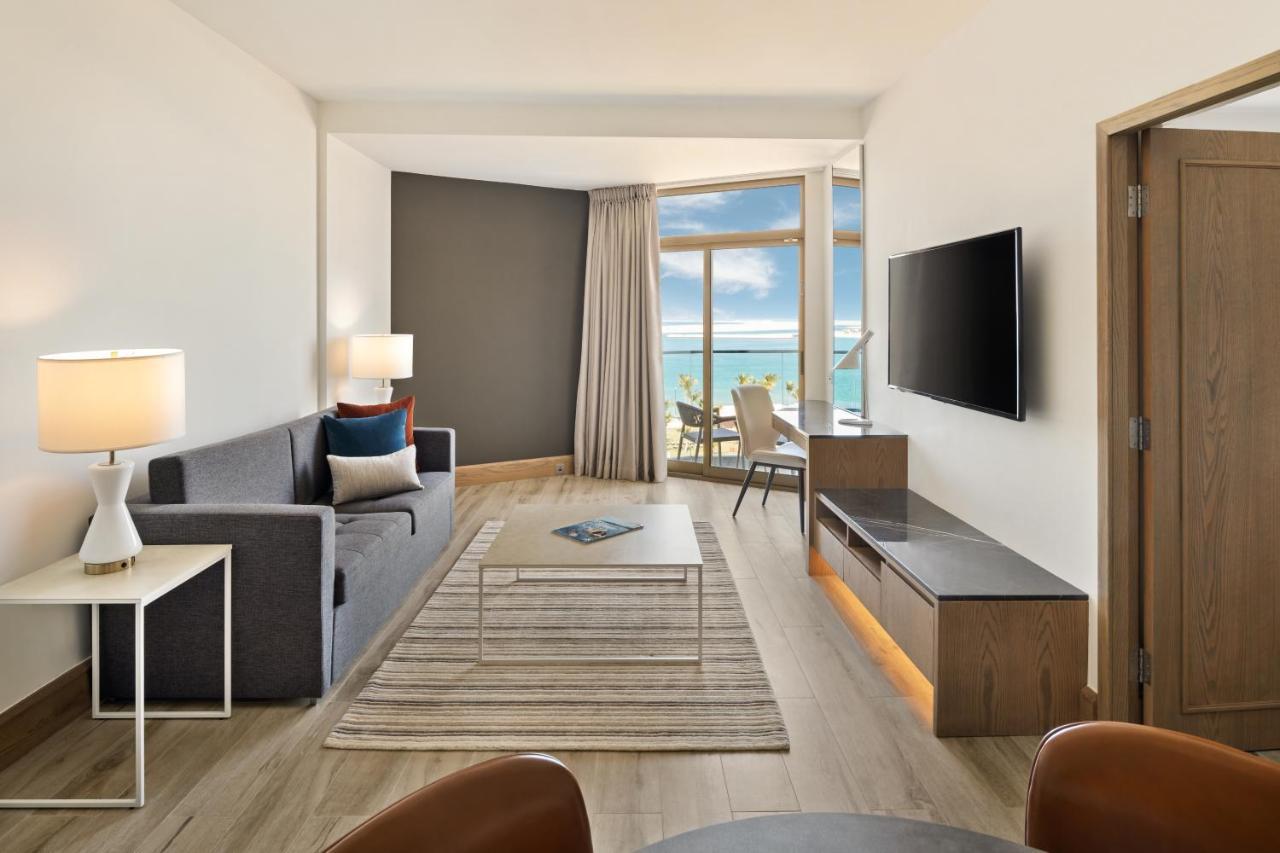 Sea View One Bedroom Suite Peacock Lounge Beach & Splash Park