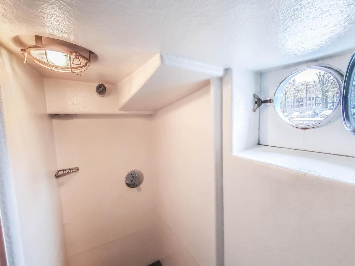 Twin Room with Shared Bathroom,975066214:JPEG