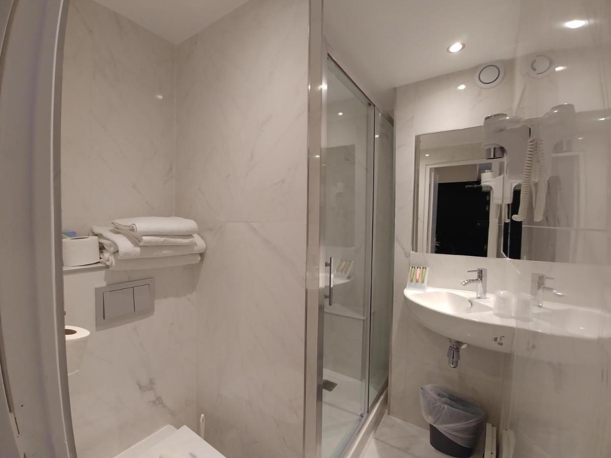 Suuri kahden hengen huone - Twin/Double