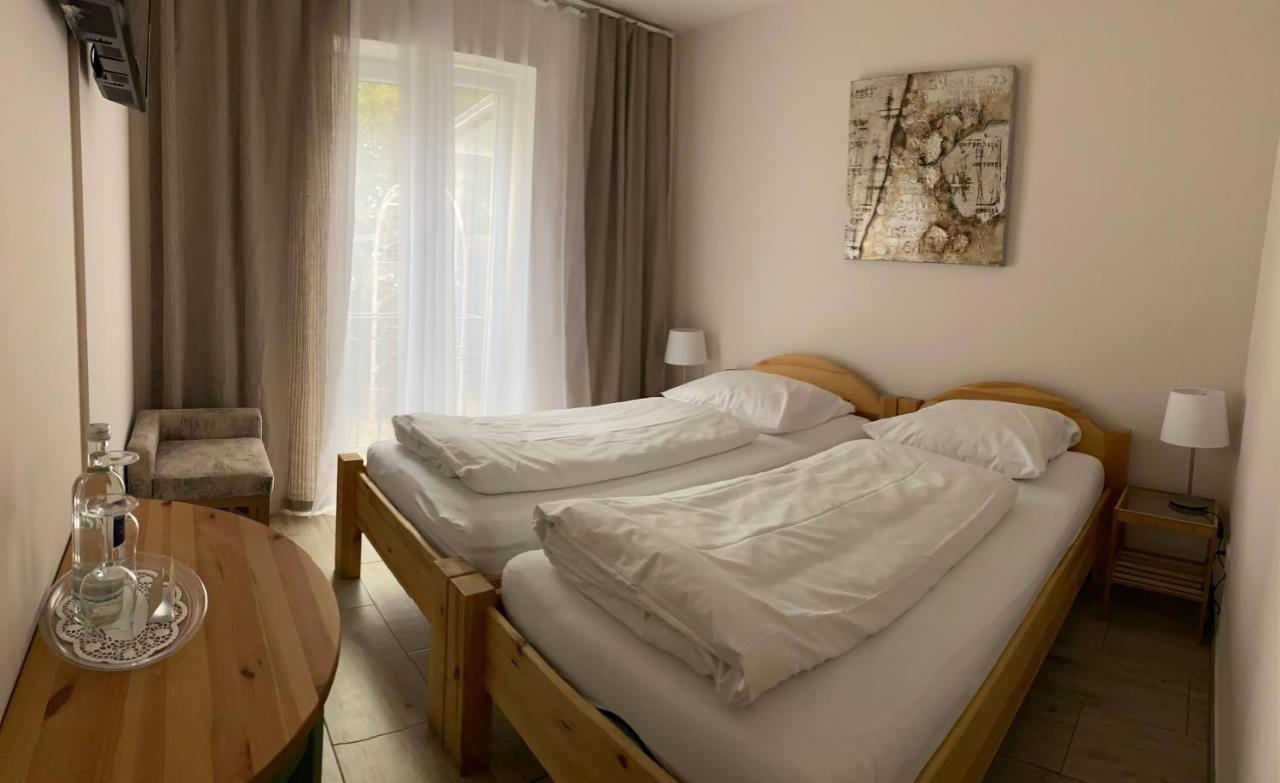 Twin Room,990039325:JPEG