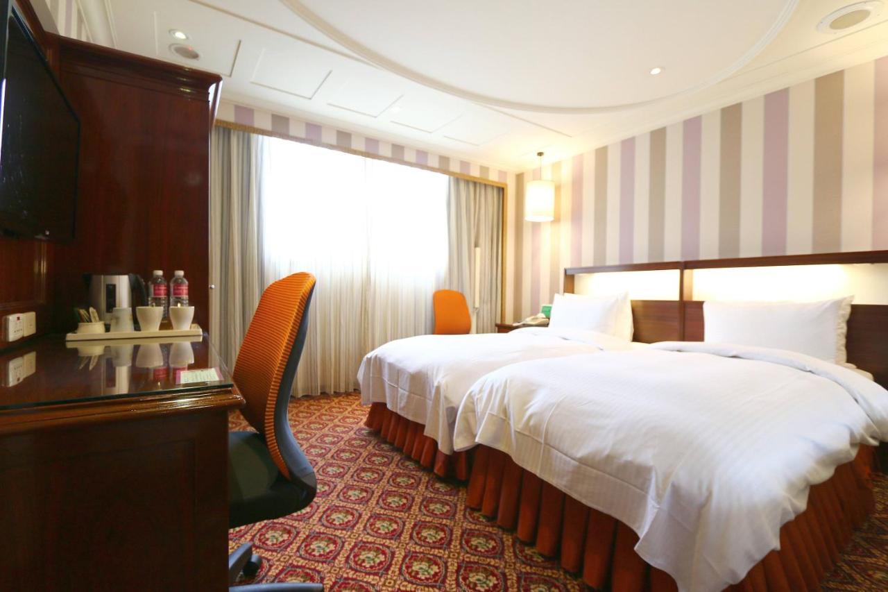 Small Double or Twin Room,444012918:JPEG