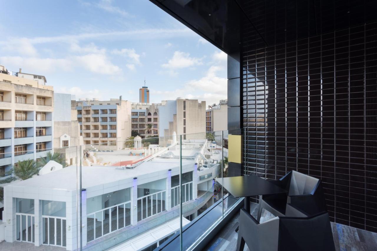 Elegant Room Balcony Spa Access