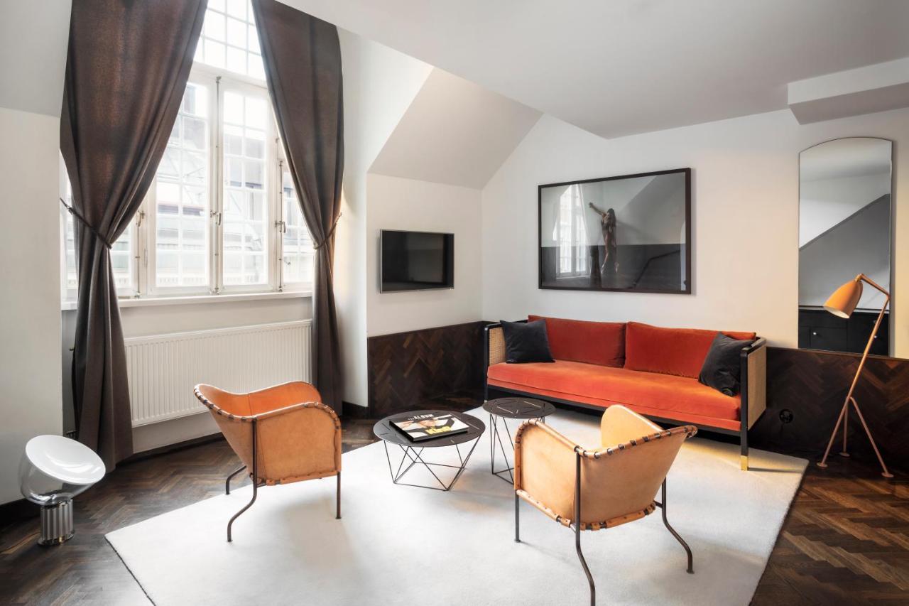Deluxe King Suite